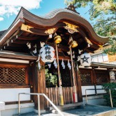 Ngôi sao năm cánh tại ngôi đền thờ phụng Abe no Seimei có ý nghĩa gì?